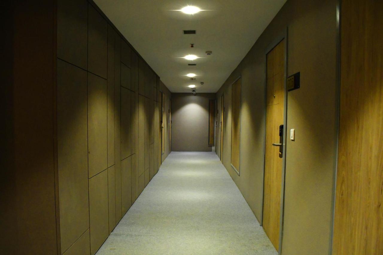 Lynq Aero Hotel Kolkata Exterior photo