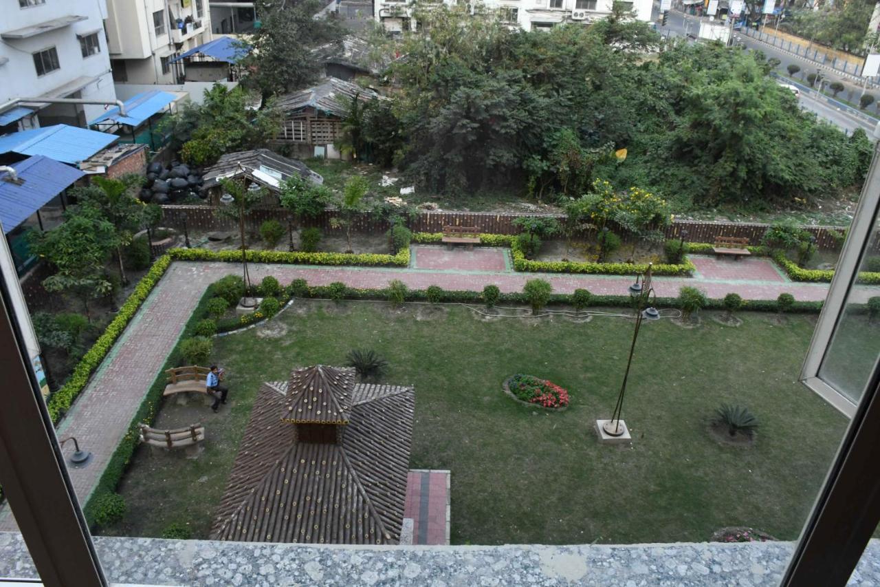 Lynq Aero Hotel Kolkata Exterior photo