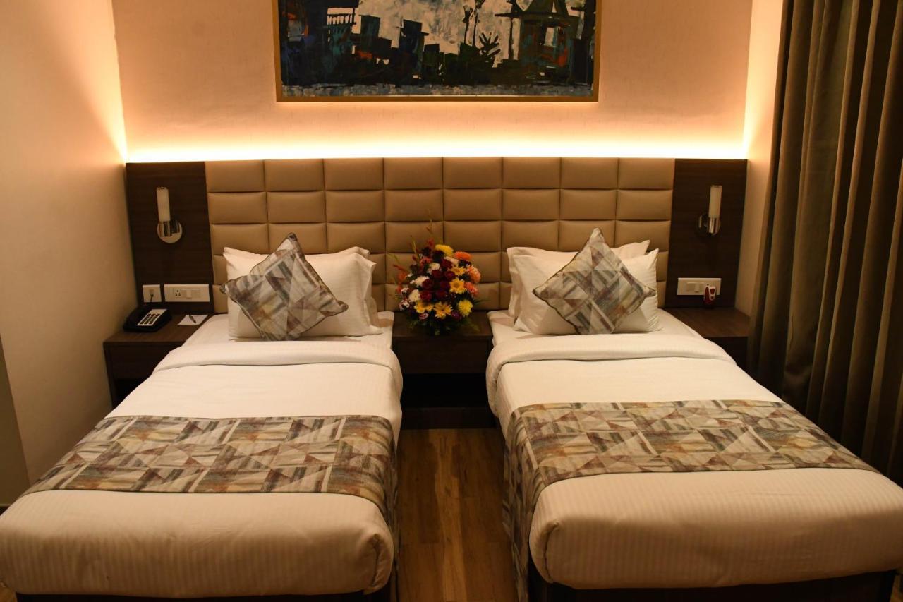 Lynq Aero Hotel Kolkata Exterior photo