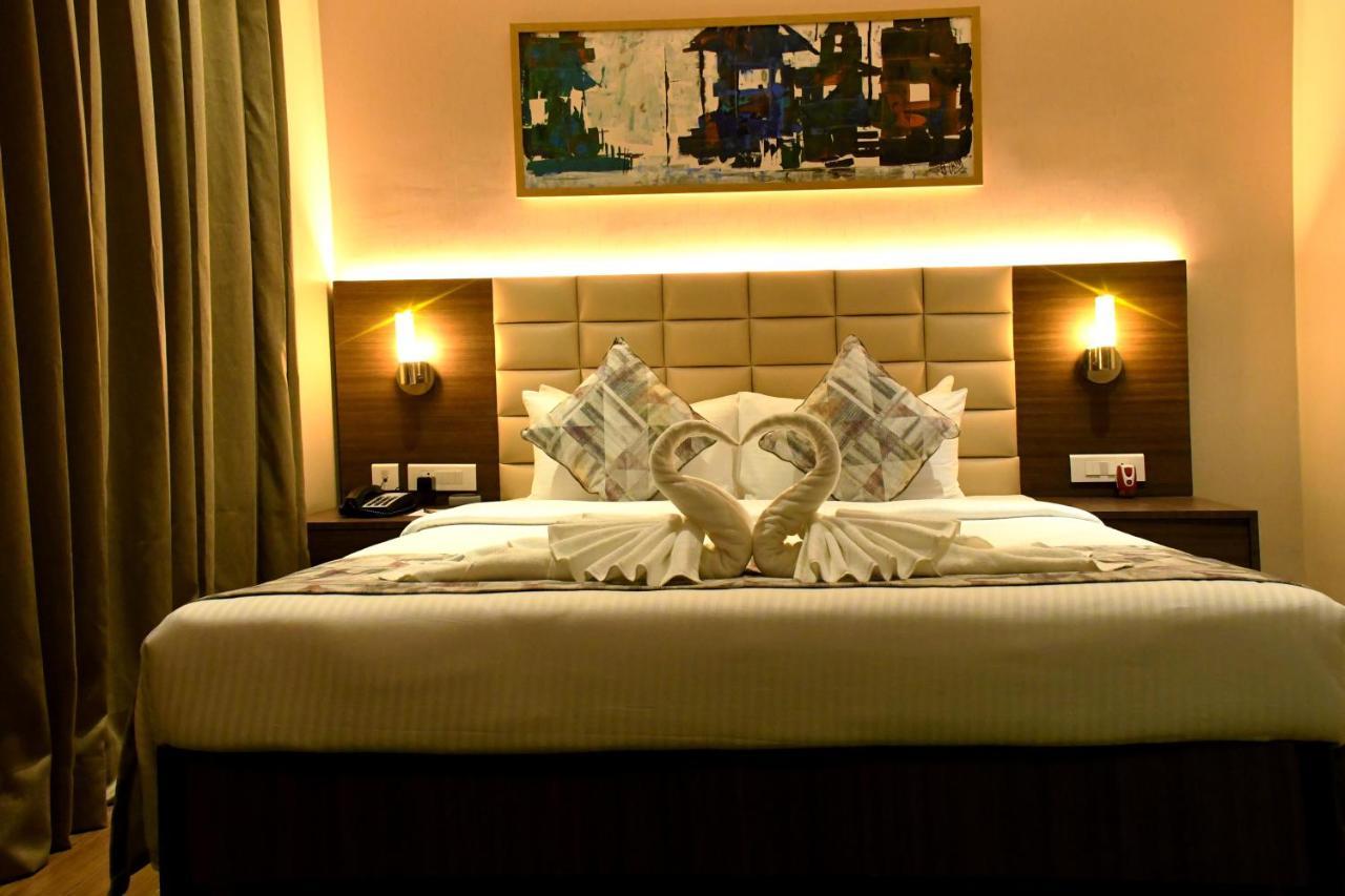 Lynq Aero Hotel Kolkata Exterior photo